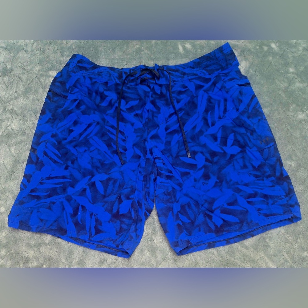 Lulu Lemon Board Shorts Men’s Size 34 Blue